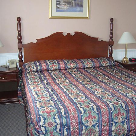 Royal Napanee Inn Greater Napanee Екстериор снимка