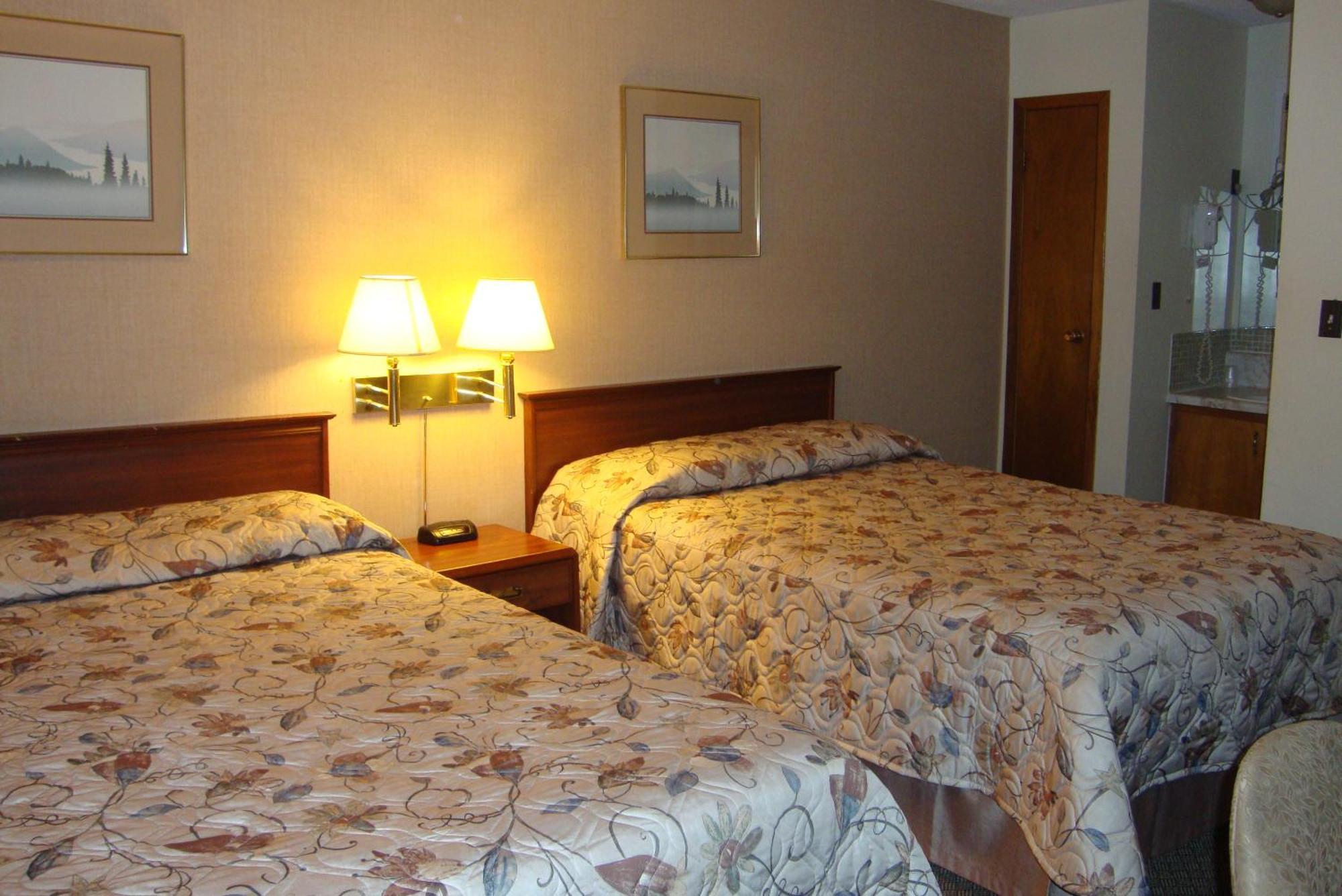 Royal Napanee Inn Greater Napanee Екстериор снимка