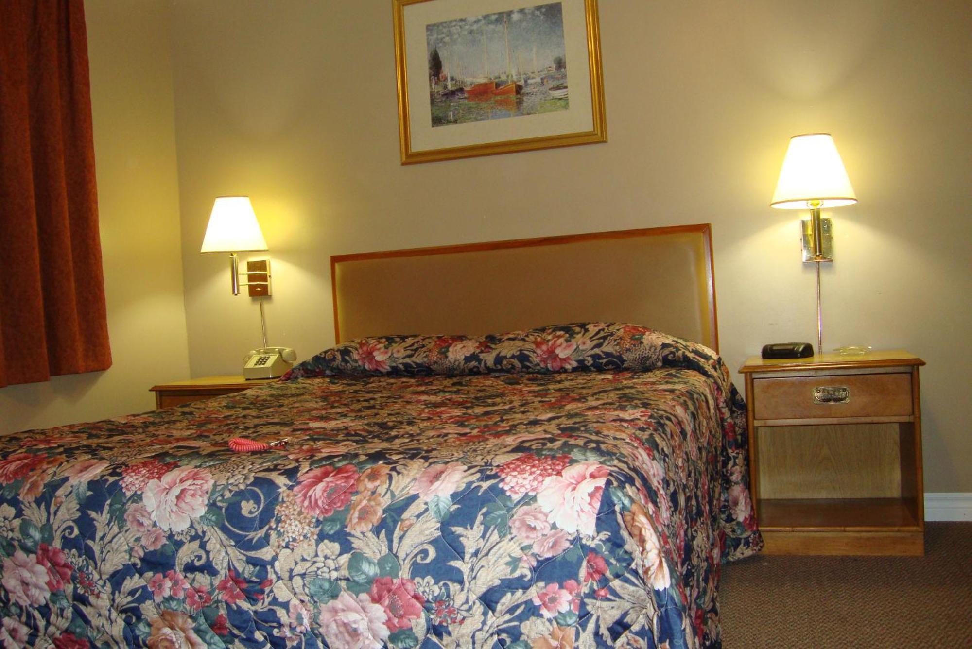 Royal Napanee Inn Greater Napanee Екстериор снимка