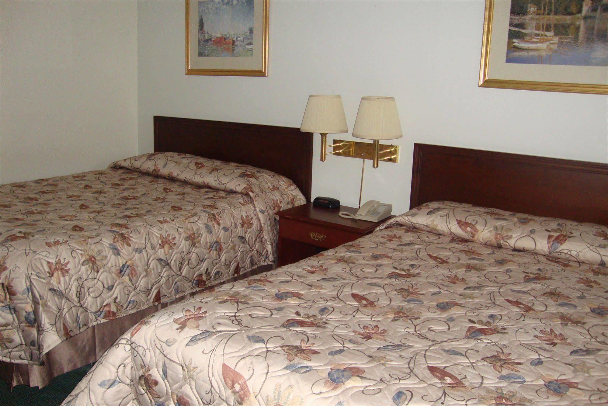 Royal Napanee Inn Greater Napanee Екстериор снимка