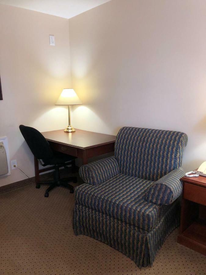 Royal Napanee Inn Greater Napanee Екстериор снимка